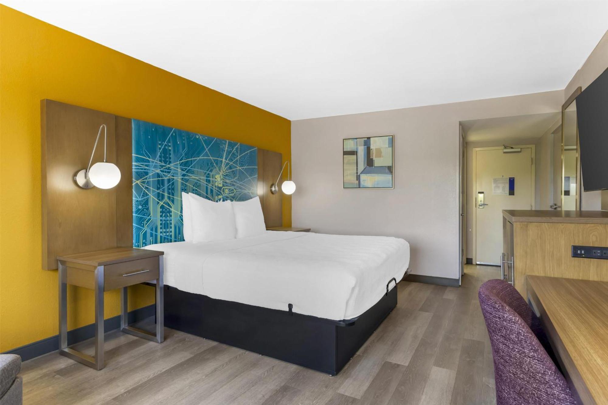 Best Western Plus Raleigh Crabtree Valley Hotel Exterior photo