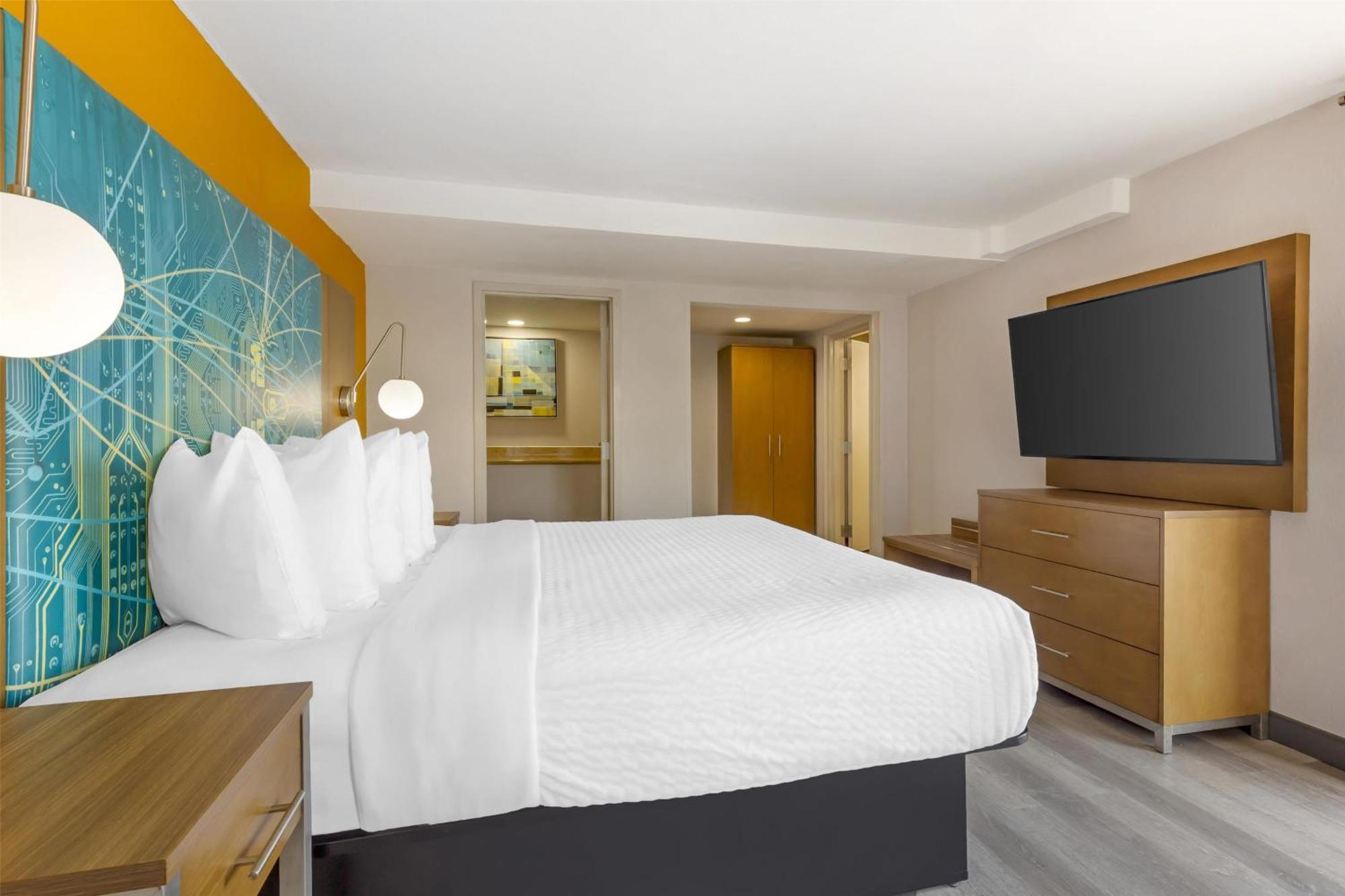 Best Western Plus Raleigh Crabtree Valley Hotel Exterior photo